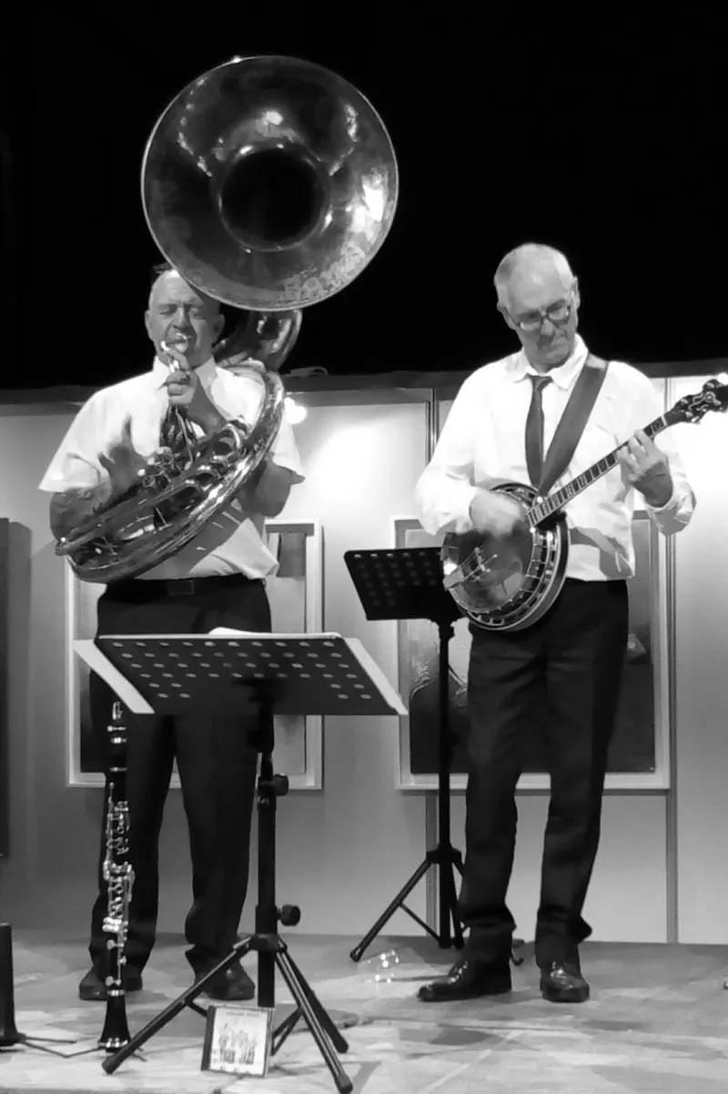 Musiciens du Bourbon Street Band sur scène