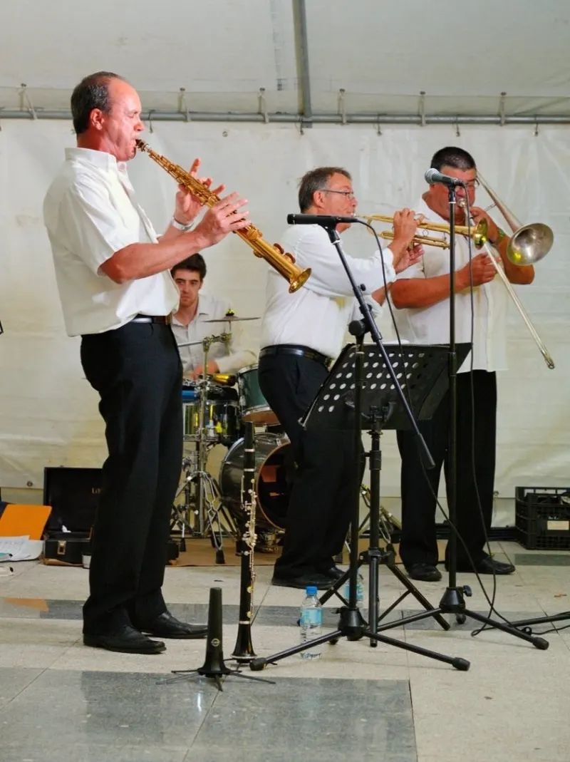 Sax soprano, trompette et trombone sous le chapiteau
